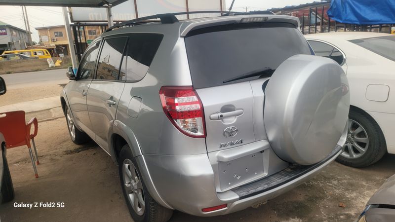 Thumbnail 2 of 2012 Toyota RAV4 XLE